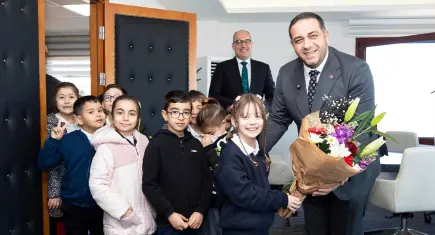 Başkan Uzun minik öğrencileri makamında ağırladı