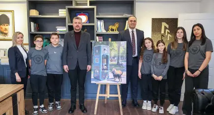 Genç mucitler hem çevreyi hem sokak hayvanlarını düşündü