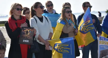 İzmir’de Ukraynalılardan savaşın 4’üncü yılında barış çağrısı