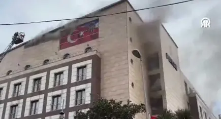 Merter Polisevi'nde yangın paniği