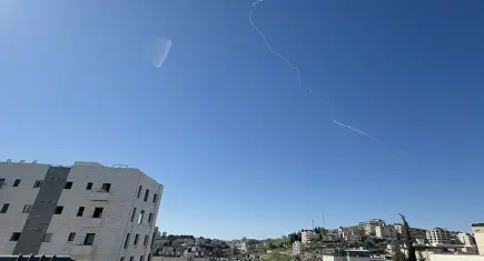İran devrim muhafızları, bölgedeki ABD ve İsrail üslerini vurdu