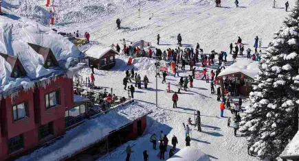 Uludağ’da sezon sonu indirimiyle kayak keyfi