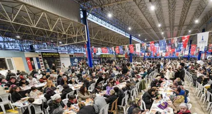 Balçova’da bereket sofrası: Binlerce İzmirli iftarda buluştu