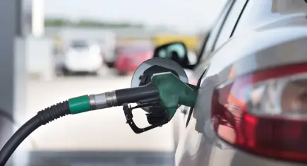 Akaryakıtta ‘eşel mobil’ dönemi geri dönüyor: Zam yükünü devlet üstlenecek
