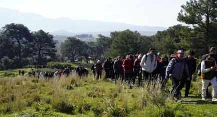 Gençler baharı Efes-Mimas Yolu’nda karşıladı