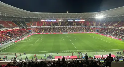 Fenerbahçe-Gaziantep FK maçında ışıklandırma sorunu: Maç gecikmeli başlayacak