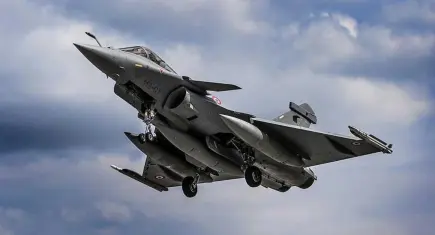 Fransa'da savaş uçakları havalandı