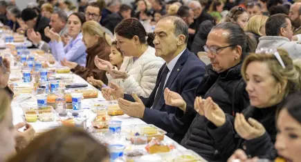 İzmir Büyükşehir Belediyesi iftar sofrasını bu kez Foça’da kurdu