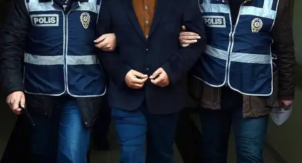 Okulda veli dehşeti: Kadın öğretmenleri sopayla tehdit eden şahıs tutuklandı!
