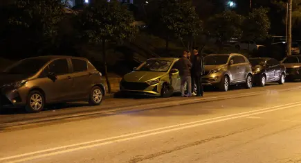 İzmir’de kaza: Motosiklete ve 5 araca çarptı, otomobilini bırakıp kaçtı