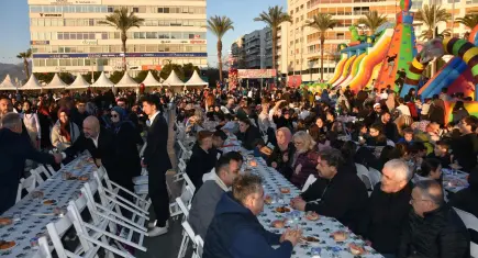 TÜGVA İzmir’den Ramazan Şenliği ve Büyük Aile İftarı