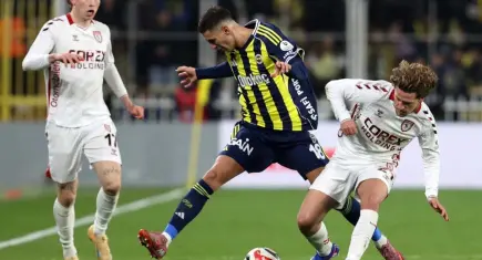 Kadıköy’de Mert Müldür çatlağı: Islıklar ve destek bir arada!