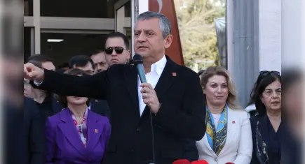Özgür Özel’den esnaf ve emekliye mesaj: İktidarımızda yüzleri gülecek