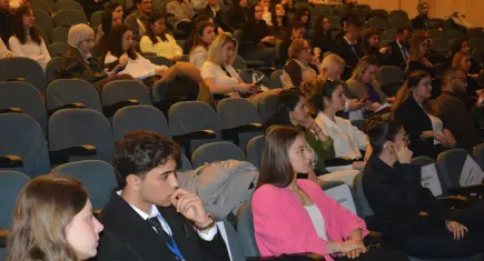 Ege Üniversitesinde “Cam Tavan” paneli: Kadın liderler deneyimlerini paylaştı