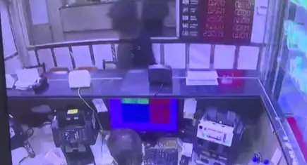Fatih’te döviz bürosuna silahlı saldıran şüpheli yakalandı