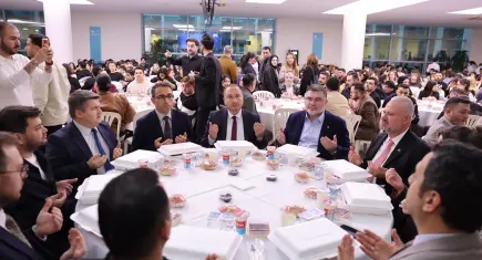 AK Parti İzmir Gençlik Kolları'ndan Kampüs İçin İftar Vakti programı