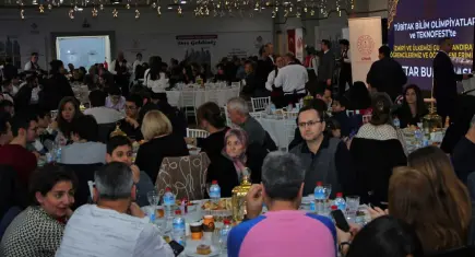 Bilim ve teknolojide başarılı öğrenciler İzmir’de iftar programında buluştu