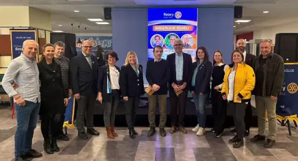 Rotary Kulüpleri İzmir’de gençler için “Bağımlılık Paneli” düzenledi