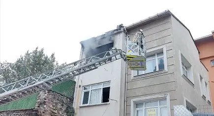 Apartmanda yangın çıktı: 1 kişi öldü, 5 kişi yaralandı