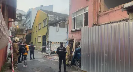 Beyoğlu’nda yangın: 2 yaşındaki bebek hayatını kaybetti