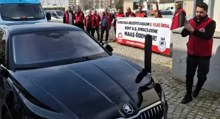 Karşıyaka’da Kent A.Ş. işçileri bayramlaşma töreninde başkanı protesto etti