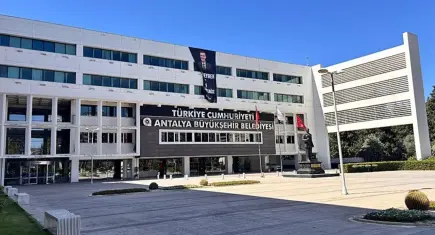 Antalya’da ‘yolsuzluk’ davasında yargılama 3’üncü gününde de sürüyor