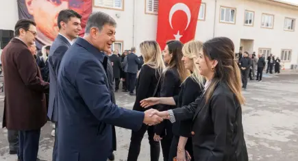 Başkan Tugay, İZSU çalışanlarıyla bayramlaştı: İZSU bizim gururumuzdur