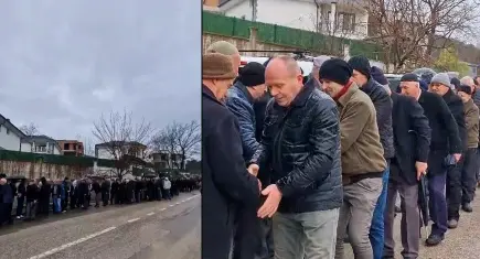 Bursa’da 60 yıllık gelenek devam ediyor: Bayramlaşma kuyruğu 1 kilometreyi buldu