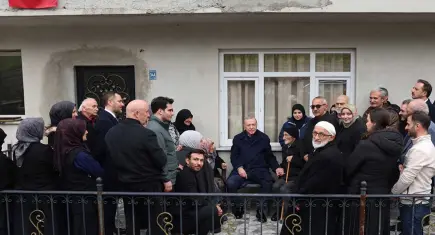 Cumhurbaşkanı Erdoğan, komşularıyla bayramlaştı
