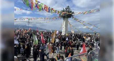 İzmir’de Nevruz Gündoğdu Meydanı’nda kutlandı