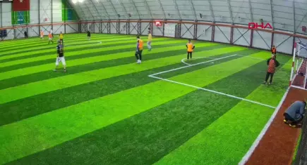 Halı sahada acı ölüm: Kalp krizi geçiren  adam kurtarılamadı