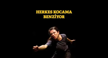 “Herkes Kocama Benziyor” tek kişilik performansıyla sahnede