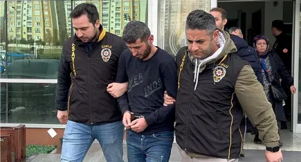 Eşini yaralayıp yanındaki erkeği öldüren sanığa ‘tahrik’ indirimi: 11 bıçak darbesine 11 yıl hapis