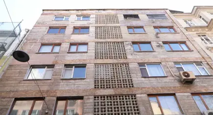 Orhan Pamuk’un 9 dairesinin bulunduğu Taray Apartmanı için yıkım kararı çıktı