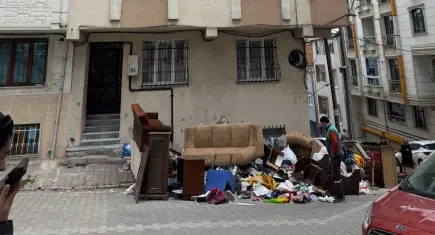 Esenyurt’ta kira krizi: Ev sahibi kiracının eşyalarını sokağa attı