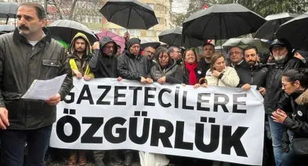 Gazeteciler barikatın önünde seslendi: Halkın haber alma kakkı engellenemez