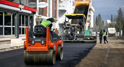 Bornova’da yollar yenileniyor
