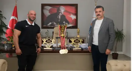 Dikili Belediyesi çalışanı Şampiyonlar Şampiyonu oldu