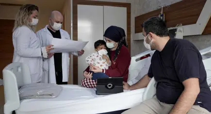Fedakar anne karaciğeriyle bebeğini İzmir’de yeniden hayata bağladı