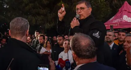 Başkan Tugay'dan İnan'a salvo:Burada güç gösterisi yapmaya çalışıyor