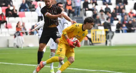 Altay’da kaleci krizi: Ulaş sakatlığına rağmen kaleye geçti