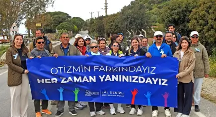 Çeşme’de otizme dikkat çekmek için yürüdüler