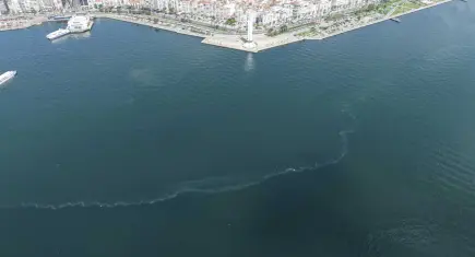 İzmir Körfezi’nde alarm: Dokuzuncu kez dış kaynaklı kirlilik tespit edildi
