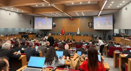 İzmir Meclisi’nde yeni komisyonlar belirlendi, tartışmalar gölge düşürdü