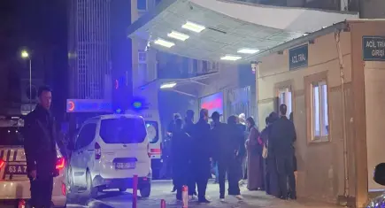Sokak ortasında dehşet: Evine giderken boğazından bıçaklandı