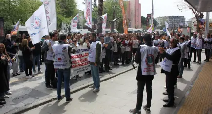 Askıya alınan TİS Karşıyaka’da memuru makama çıkarttı