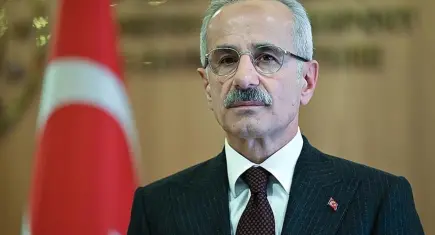 Bakan Uraloğlu'ndan Hürmüz Boğazı açıklaması: 8 gemi için çalışmalar sürüyor