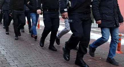 İzmir’de 8 öğrenci gözaltına alındı!