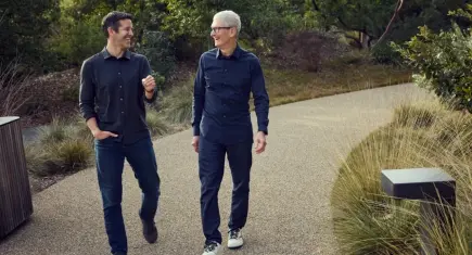 Apple CEO’su Tim Cook görevini devrediyor: Yeni Apple CEO’su kim oldu?
