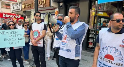 Karşıyaka’da memurlar haklarını CHP’de aradı